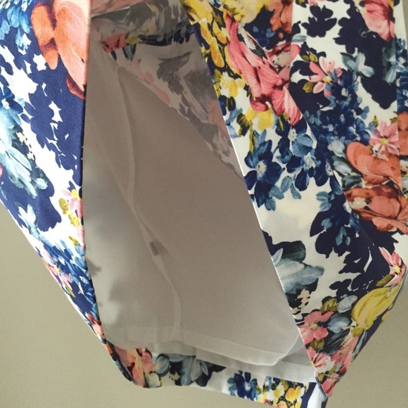 Floral pencil skirt - Picture 3 of 4