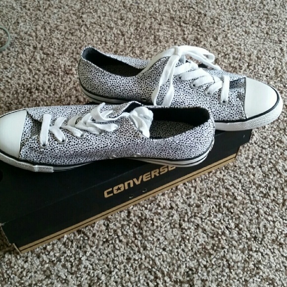 Brand New! Black and white converse sneaker.