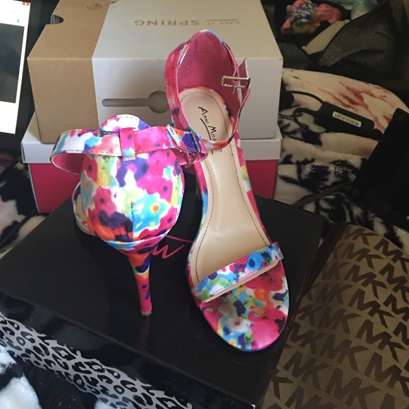 Heels - Picture 2 of 2