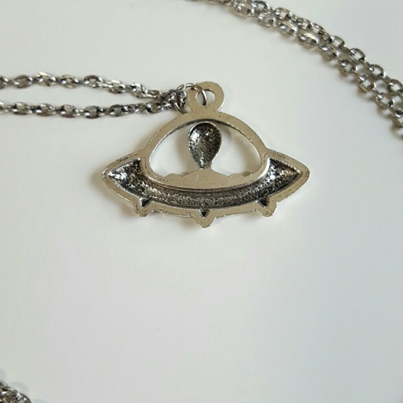 UFO Alien "I Want To Believe" Necklace Spacecraft Spaceship Ship Craft Pendent - Picture 4 of 4