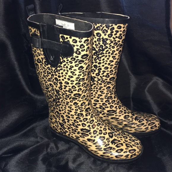 Leopard Rainboots - Picture 1 of 3