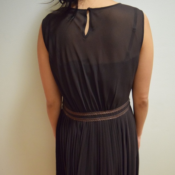 Anne Klein Illusion Sleeveless Dress - Picture 4 of 4