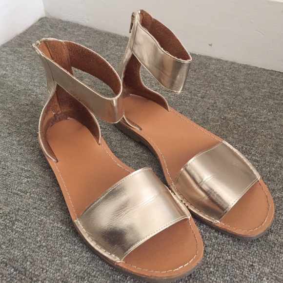 Gold Sandals ✨ - Picture 2 of 3