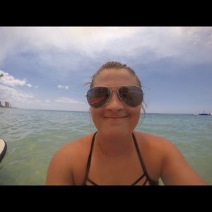 Meet your Posher, Leigha