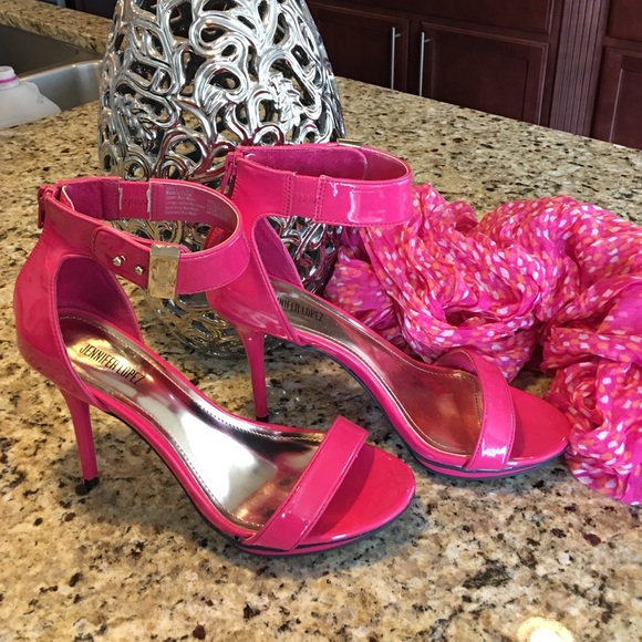 SOLD! Jennifer Lopez Pink Patent Leather Sandals