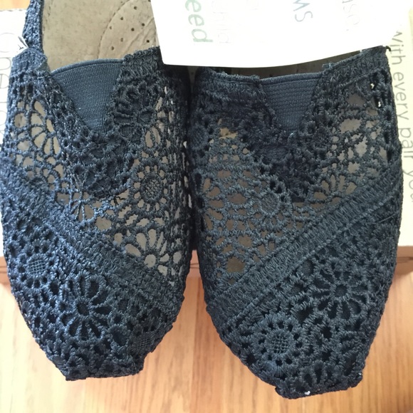 TOMS Shoes - TOMS Classic Black Morrocan Crochet Flats TOMS Shoes - TOMS Classic Black Morrocan Crochet Flats