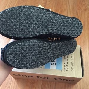 TOMS Shoes - TOMS Classic Black Morrocan Crochet Flats TOMS Shoes - TOMS Classic Black Morrocan Crochet Flats