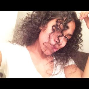 Meet your Posher, Alexis