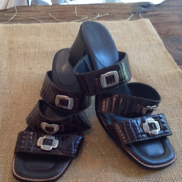Leather sandals with conches 🤑REDUCED