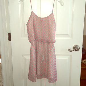 Chevron dress with removable tie at waist