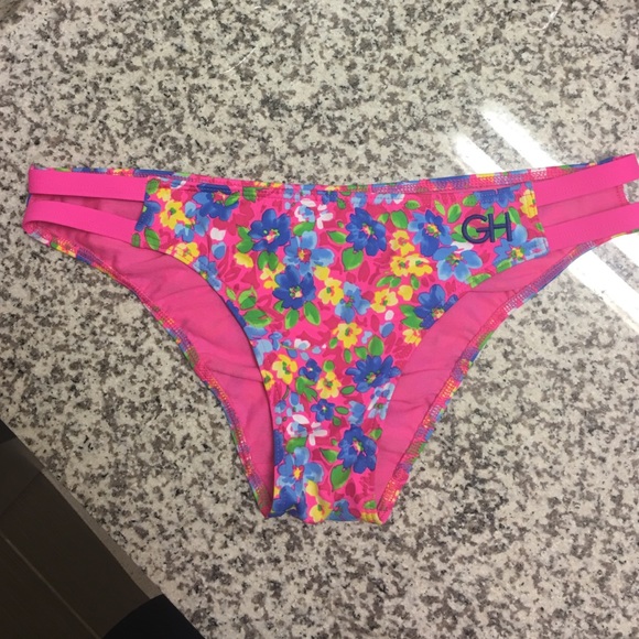 GILLY HICKS SWIM BOTTOMS! 👙