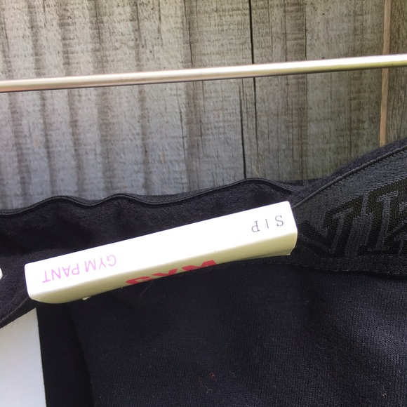 ‼️SOLD‼️BNWT VS PINK CREW AND GYM PANT SET - Picture 3 of 3