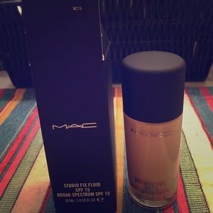 M.A.C Studio fix fluid foundation NC15