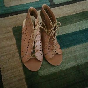 Sassy XOXO women size 7 wedge sandals