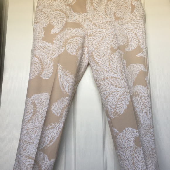 Chico's SoSlimming Nuetral Color Crop Pants size 1