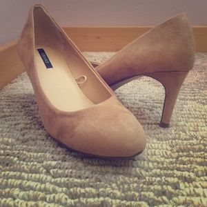 Classic nude heels