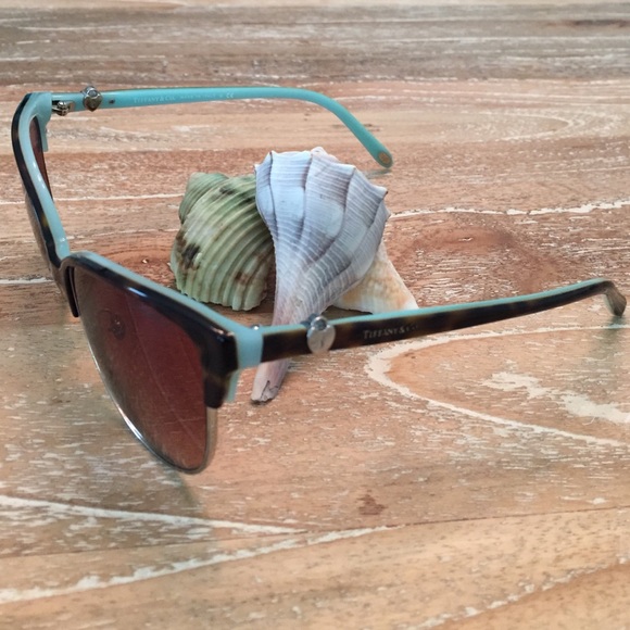 Beauteous Tiffany & Co. Locks Sunglasses - Picture 2 of 6