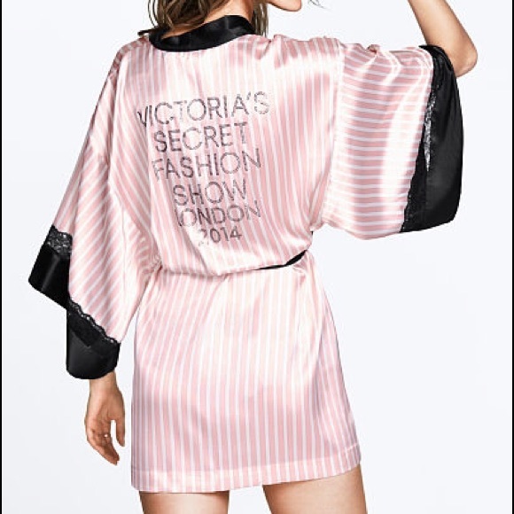 ✨VICTORIAS SECRET 2014 FASHION SHOW ROBE✨👼🏼