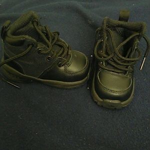 Infant boy nike boots