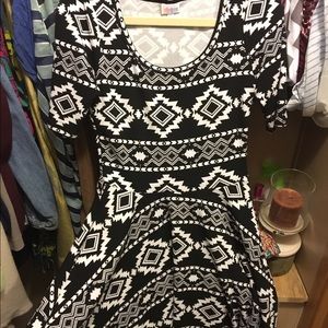 EUC Lularoe small Nicole dress
