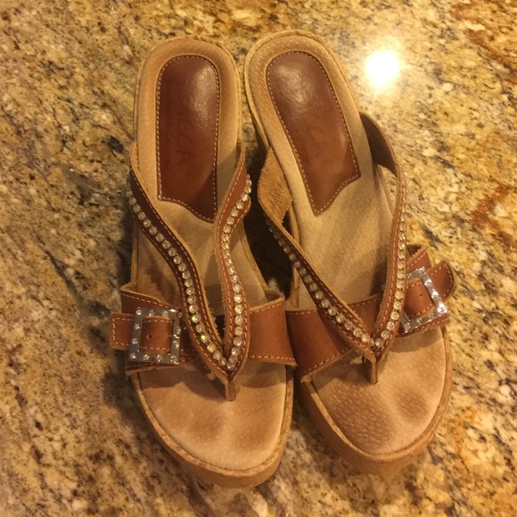 SBICCA light brown wedges. - Picture 2 of 3