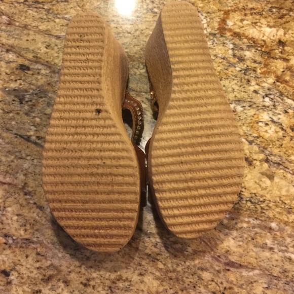 SBICCA light brown wedges. - Picture 3 of 3