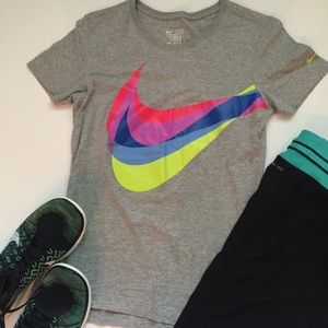 {Nike tee • Sz S}