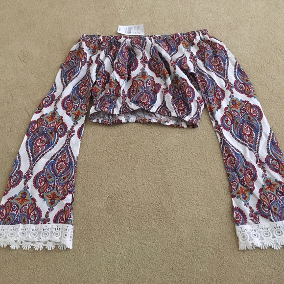 Pacsun off the shoulder festival crop top