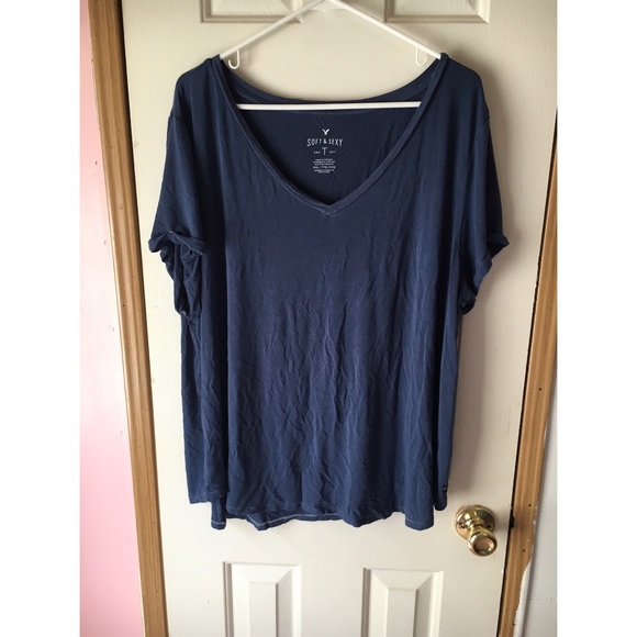 V-Neck American Eagle Shirt