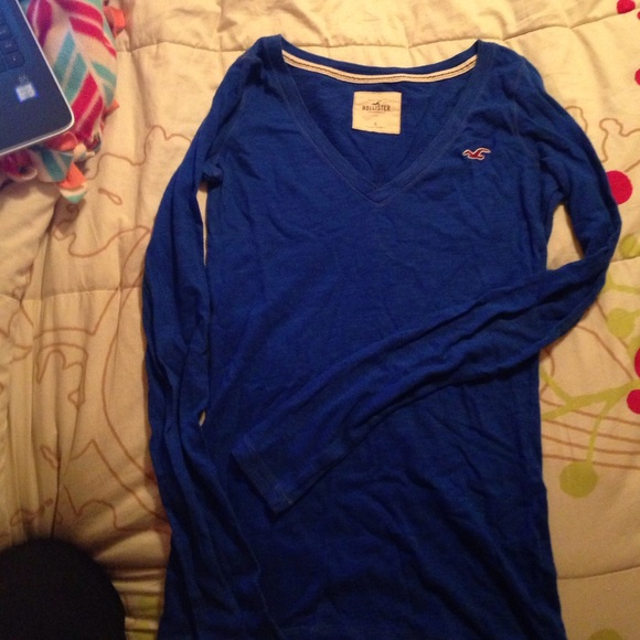 VNeck Hollister staple