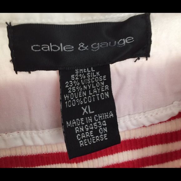 🌺RED AND WHITE TOP🌺 - Picture 2 of 2