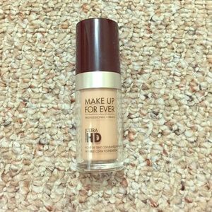 Makeup Forever ultra HD Foundation in R250