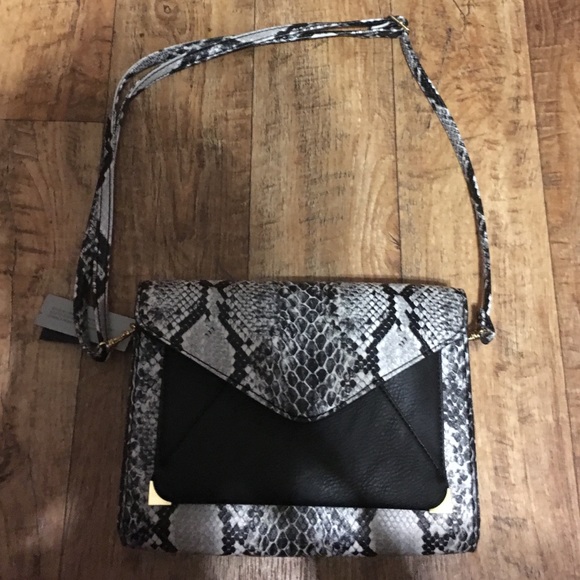 🎈HP pick 1/07🎉2 LEFT!!! Apt. 9 Clutch Crossbody - Picture 3 of 6