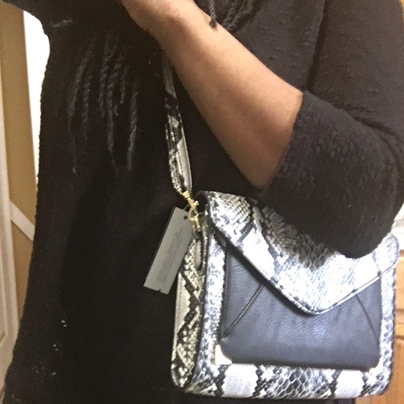 🎈HP pick 1/07🎉2 LEFT!!! Apt. 9 Clutch Crossbody - Picture 5 of 6