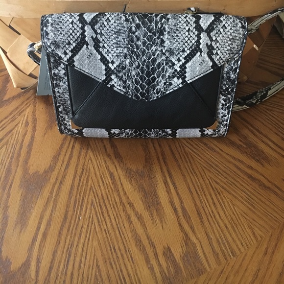 🎈HP pick 1/07🎉2 LEFT!!! Apt. 9 Clutch Crossbody - Picture 6 of 6
