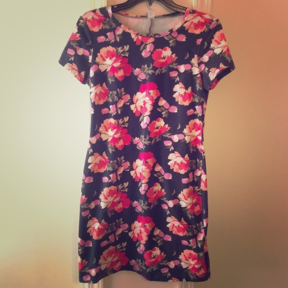 Short sleeve floral fitted dress