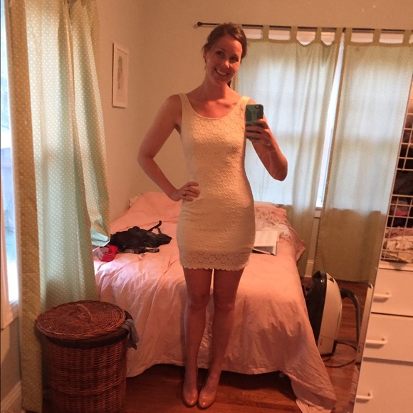 Forever 21 scalloped lace cream dress