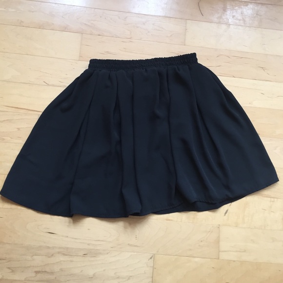 black brandy melville skirt