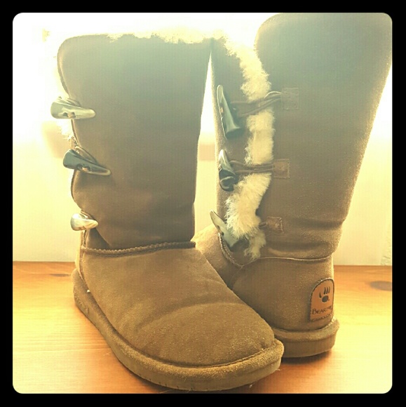 Size 9 Bearpaw Boots