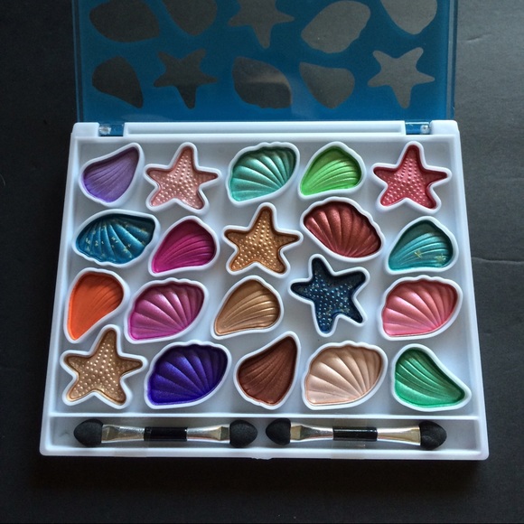 Summer collection eyeshadow palette - Picture 2 of 3