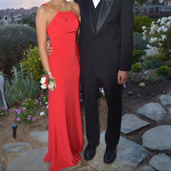 La Femme Red Ball Gown size 2 - Picture 2 of 4