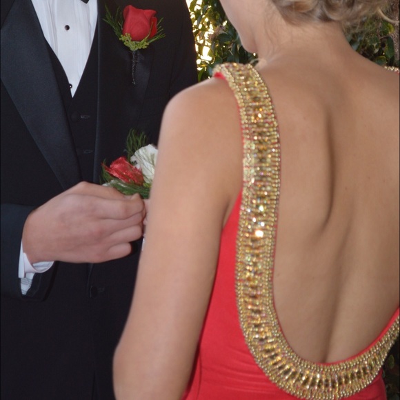 La Femme Red Ball Gown size 2 - Picture 3 of 4