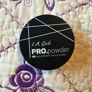 LA Girl pro translucent powder