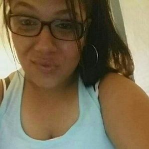 Meet your Posher, Desiree