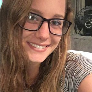 Meet your Posher, Claire