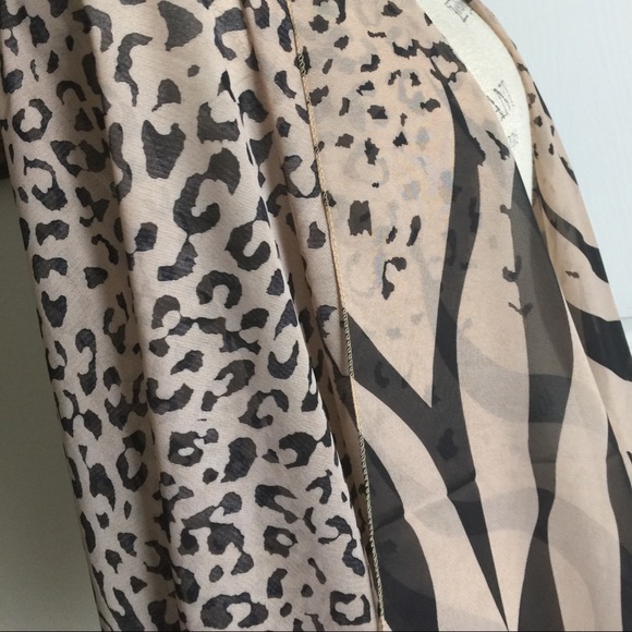 🎉SOLD🎉Black & Tan Mixed Animal Print Top - Picture 4 of 4