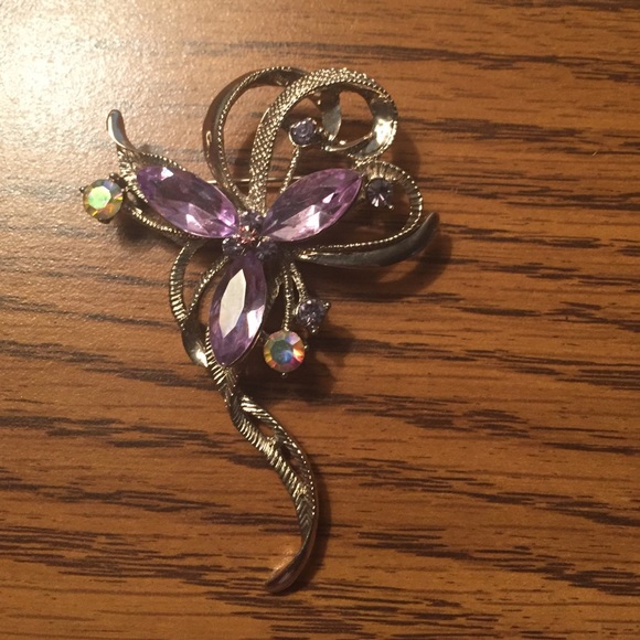 Flower pin