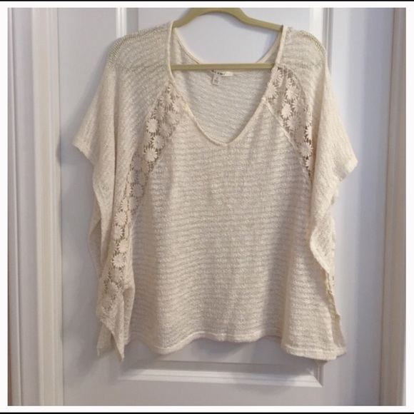 Francesca's Collections Tops - 🍁Cream embroidered tunic🍁