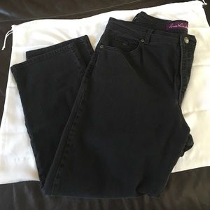 Gloria Vanderbilt Black straight leg jeans. SALE!