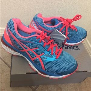Womens Asics-Gel Cumulus 18